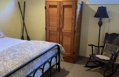 Nobleboro House | Waterfront Log Home, Dock, Child-Friendly Beach, High Speed Internet