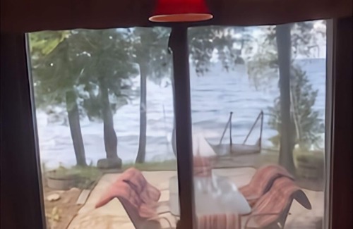 Egg Harbor Cabin | Waterfront Log Home, WiFi, 3 bedrooms, Direct TV, Fire Pit