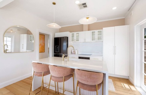 Sandy Bay Apartment | Waterfront luxe- a Hobart oasis