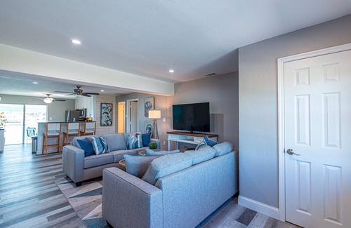 Caloosahatchee House | Waterfront Luxury: 2BR Cape Coral Condo with Pool