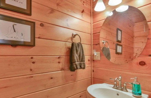 Butler Cabin | Waterfront Luxury at Watauga Lake!