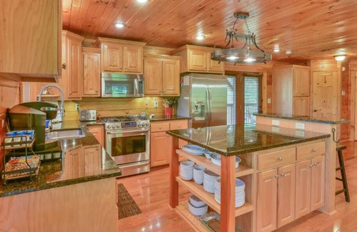Butler Cabin | Waterfront Luxury at Watauga Lake!