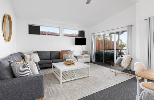 Buff Point House | Waterfront Luxury Living & Private Pool Buff Point