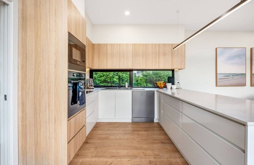 Opossum Bay Apartment | Waterfront Luxury in Opossum Bay