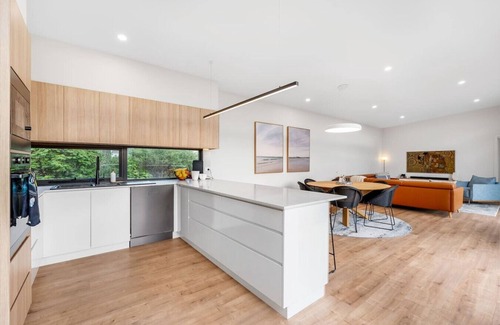 Opossum Bay Apartment | Waterfront Luxury in Opossum Bay