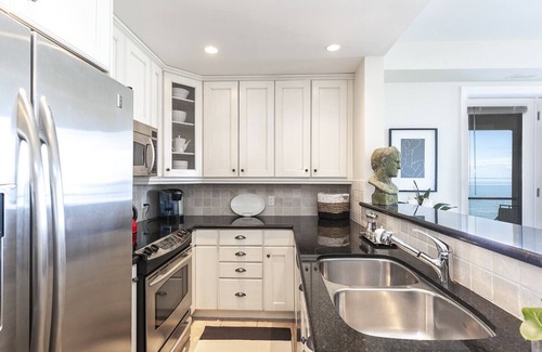Collingwood Condo | Waterfront Luxury Condo 2 Bedroom 2 Bath