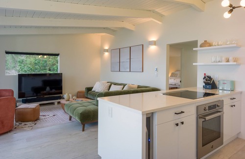 Eastsound Cottage | Waterfront Luxury, Hot Tub,Fast Internet, Mooring
