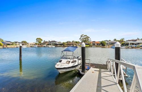 St Huberts Island House | Waterfront Luxury Pool-Spa-Jetty-Pool Table