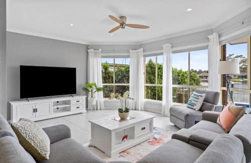 St Huberts Island House | Waterfront Luxury Pool-Spa-Jetty-Pool Table