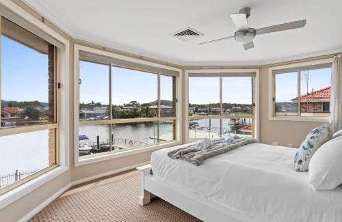 St Huberts Island House | Waterfront Luxury Pool-Spa-Jetty-Pool Table