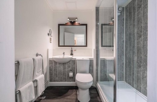 Ipswich Hotel | Waterfront Luxury Stay with Indoor Pool, Spa and Steam Room Access