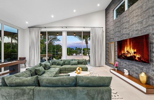 Ojus Villa | Waterfront Luxury Villa - Glamhomes