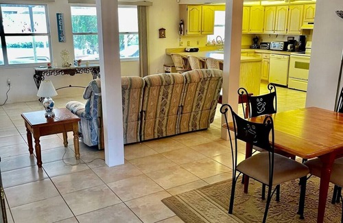 Springs at Kings Bay House | Waterfront Manatee Villa with Pool - Long term Rental