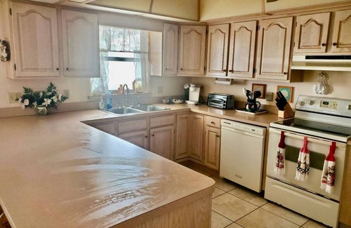 Springs at Kings Bay House | Waterfront Manatee Villa with Pool - Long term Rental