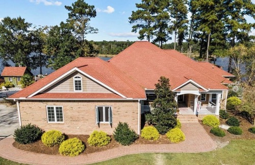 Pinecrest House | Waterfront Mansion, Saltwater Pool,Dock, Game room, Tiki Bar, Kayaks + More