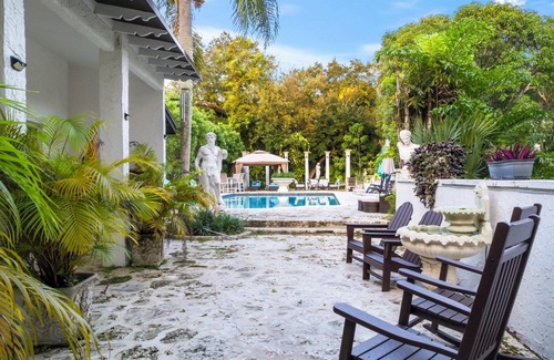 Fort Pierce Villa | Waterfront Mansion w/2 Guest Houses/10' Pool /Private Beach & Boat Dock /Piano