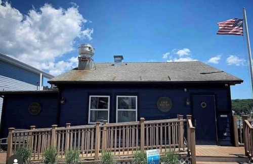 Fair Haven Apartment | Waterfront Marina Loft Fall Getaway