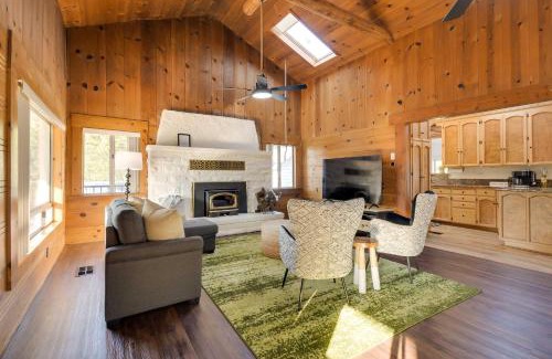 Mariposa House | Waterfront Mariposa Vacation Rental with Hot Tub