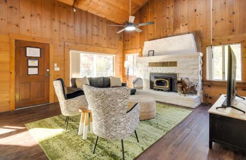 Mariposa House | Waterfront Mariposa Vacation Rental with Hot Tub
