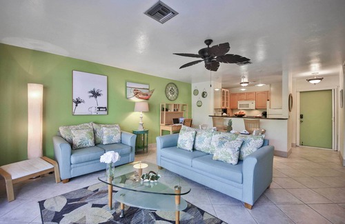 Matlacha Condo | Waterfront Matlacha Condo w/Patio + Pool Access!