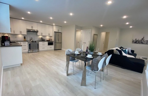 Burnaby House | Waterfront Modern 2 Bedroom Suite 1257 sqft. Great for Remote Workers + Families