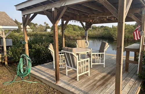 Crystal River House | Waterfront Nature Coast Gem! Catch Dinner From Your Dock!