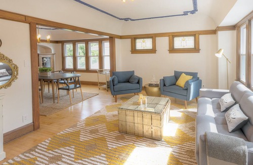 Shorewood Condo | Waterfront, Newly Rehabbed, King SZ Beds, Centrally Located Home, Free Parking