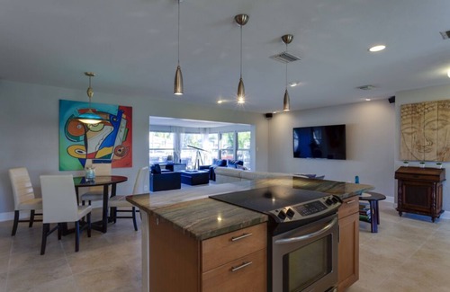 Shore Acres House | Waterfront Oasis Near Vibrant Downtown St. Pete