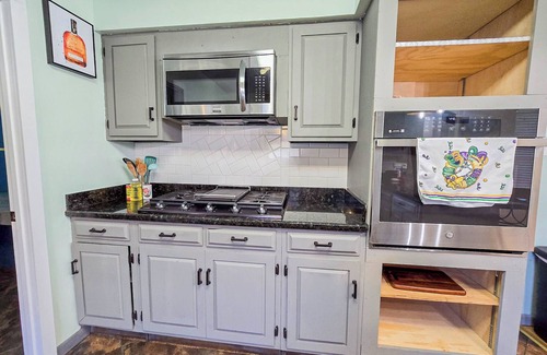 New Orleans East Area House | Waterfront oasis 23 miles from Downtown New Orleans! Downstairs guest quarters!
