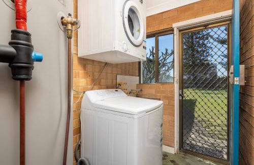 Anna Bay House | Waterfront Ocean Cottage