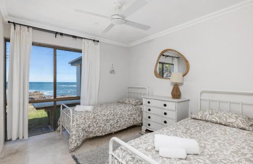 Anna Bay House | Waterfront Ocean Cottage