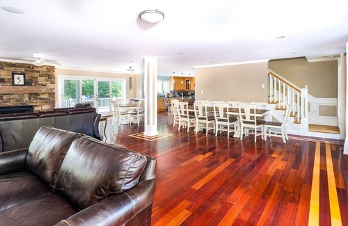 Harrison House | WATERFRONT ON LONG LAKE