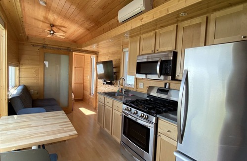 Snug Harbor House | Waterfront on Potter Salt Pond steps from East Matunuck State Beach!