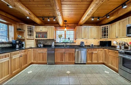 Denmark House | WATERFRONT ON PERLEY POND