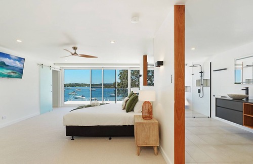 Marks Point Apartment | Waterfront Paradise in Lake Macquarie