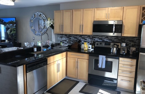 Pearl District Condo | Waterfront Pearl, Great Views, w/dedicated Parking