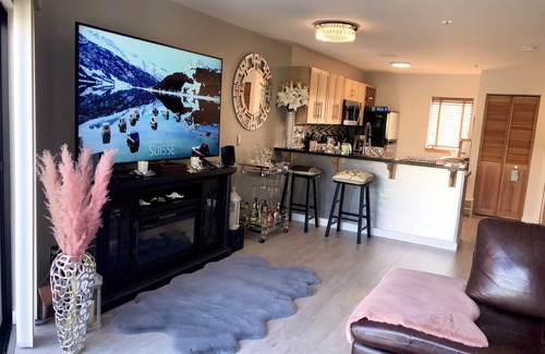 Pearl District Condo | Waterfront Pearl, Great Views, w/dedicated Parking
