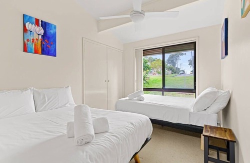 Toukley House | Waterfront Pet-Friendly Abode - Toukley NSW