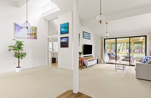 Toukley House | Waterfront Pet-Friendly Abode - Toukley NSW