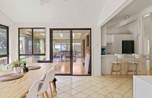 Toukley House | Waterfront Pet-Friendly Abode - Toukley NSW