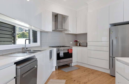 Lilli Pilli House | Waterfront, Pet-Friendly,WiFi | Oceanfront Beauty