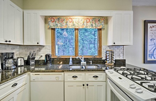 Petoskey Cottage | Waterfront Petoskey Cottage w/Deck + Grill!
