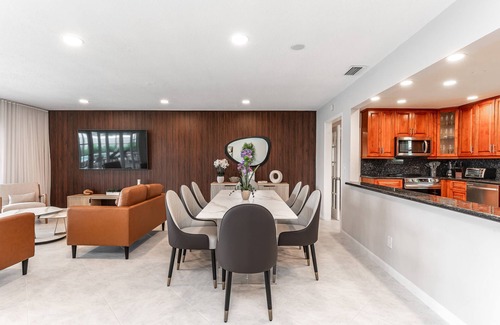 Highland Lakes House | Waterfront, Pool, & Amazing Location - WOW!