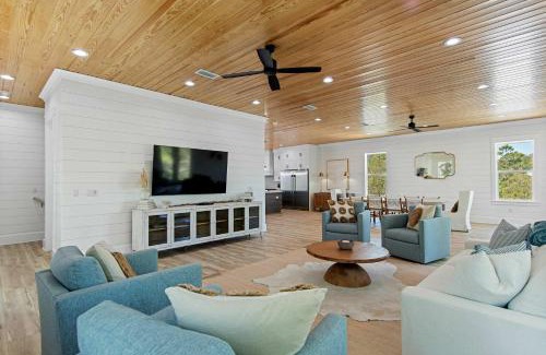 Dune Allen Beach House | Waterfront Pool Rooftop Deck - The White Lotus