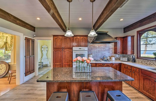 Port Angeles Cottage | Waterfront Port Angeles Home w/Harbor Views