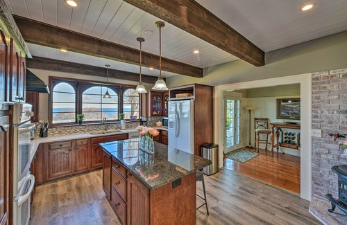 Port Angeles Cottage | Waterfront Port Angeles Home w/Harbor Views