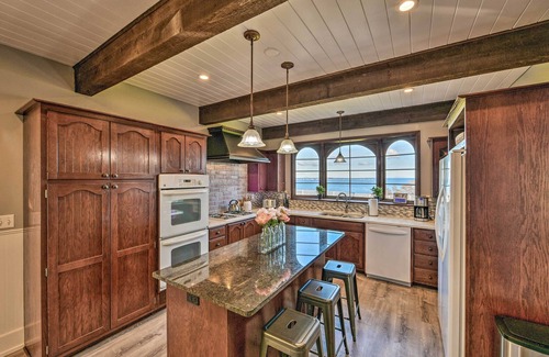 Port Angeles Cottage | Waterfront Port Angeles Home w/Harbor Views