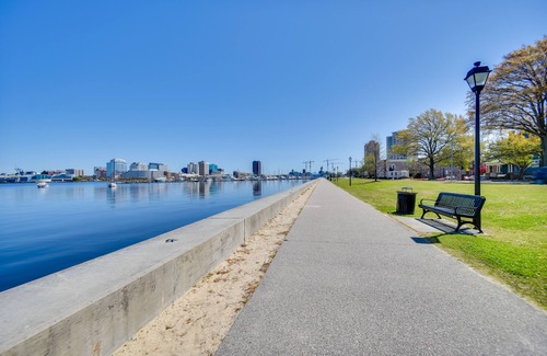 Portsmouth Apartment | Waterfront Portsmouth Apt: 1/2 Mi to Dtwn & Ferry