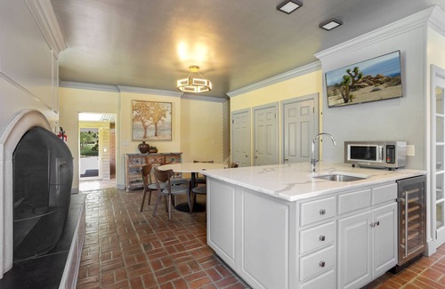 Sherwood House | Waterfront-Private 153 acre Historic Estate