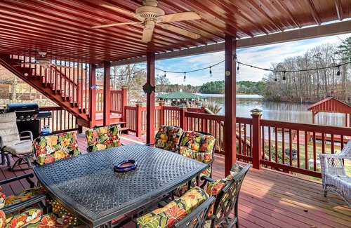 Jackson House | Waterfront, Private covered boat dock, Newly Remodeled,